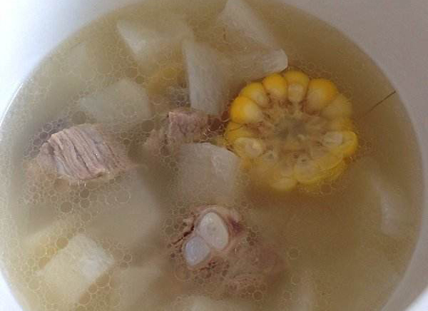 1,玉米白萝卜排骨汤