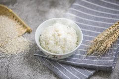 剩饭含亚硝酸盐吗，米饭隔夜会产生亚硝酸盐吗