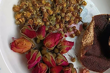 玫瑰花菊花陈皮一起泡茶的功效与作用